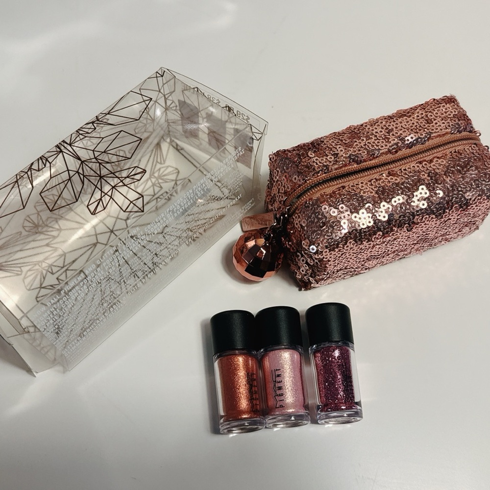 MAC Cosmetics Snowball collection pigment and glitter kit Pink
